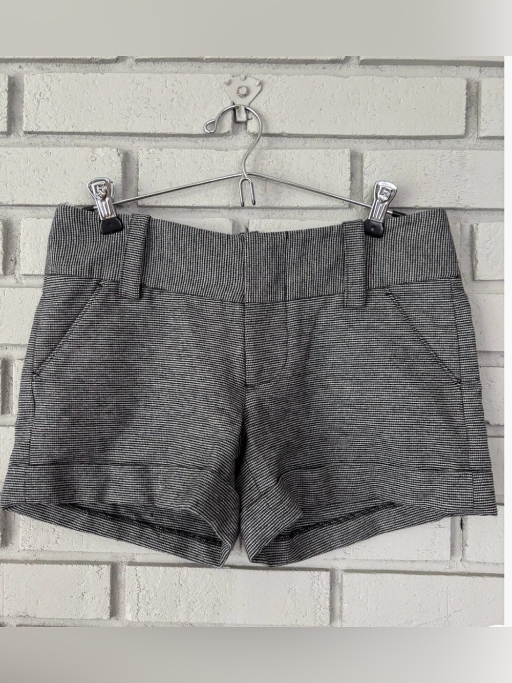 Alice + Olivia Gray Black White Cuffed Shorts Wool Viscose Mini Women’s Size 6